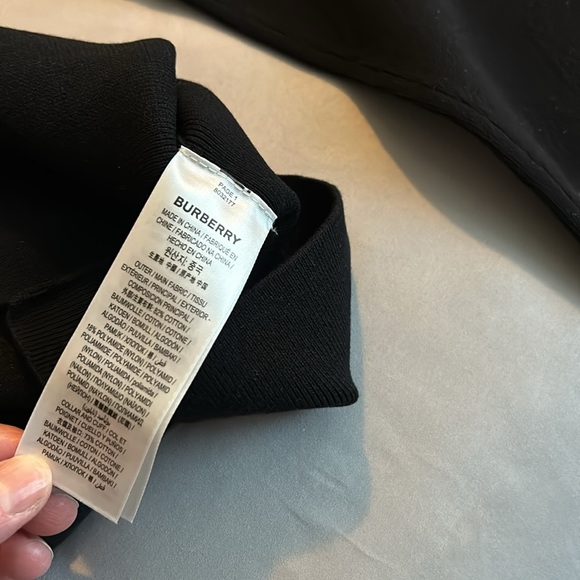 New authentic Burberry high neck knit sweater - Picture 8 of 9